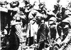 Les cuirassiers � pied, 1915 (clich� retouch� extrait du "Miroir" du 5 sept.1915)