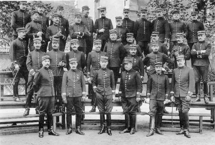 g1913g.jpg (58588 bytes)