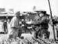 Remise d'armement � un groupe d'autod�fense (� droite le LCL de Froment)