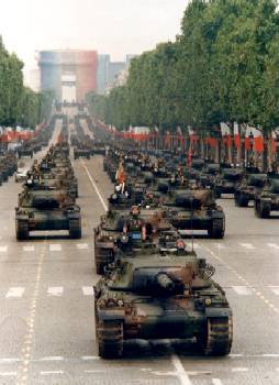 Le colonel Morane � la t�te du r�giment - 14 juillet 1988, Paris - ECPA