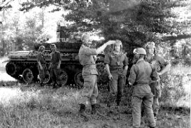 Le r�giment en manoeuvres (1977)