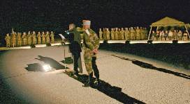 Lecture de l'historique du 1er r�giment de cuirassiers - Photo CAV 1er / 11e r�giment de cuirassiers